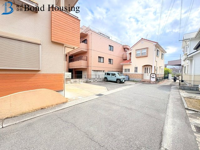 室内大変綺麗にお使いです　北別府4丁目　築21年の前面道路含む現地写真