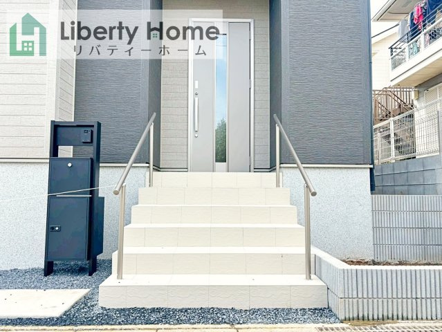 龍ケ崎市久保台2丁目　新築戸建　4号棟のエントランス