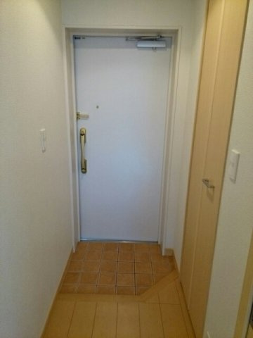 サンハウス志家の玄関