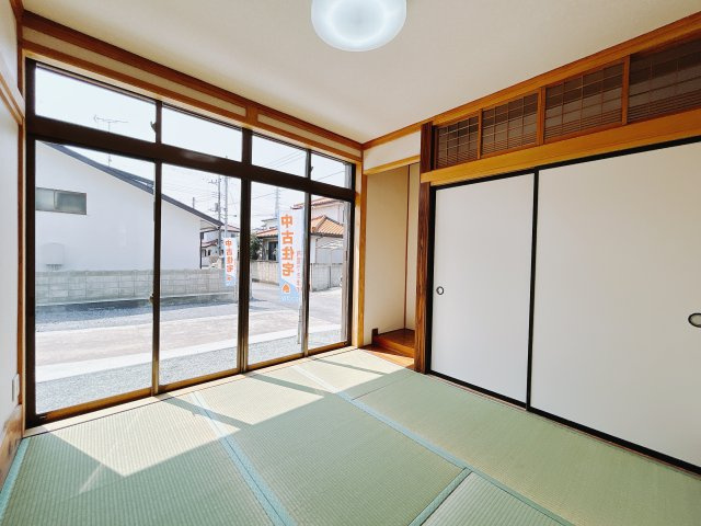 【中古戸建】太田市由良町の和室|■和室｜和室を書斎にしたり、冬にはコタツを敷いて家族みんなで年越しをするのもいいですね。家族みんなのお気に入りの空間になります♪