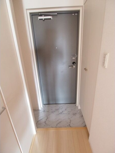 プロシード新栄の玄関