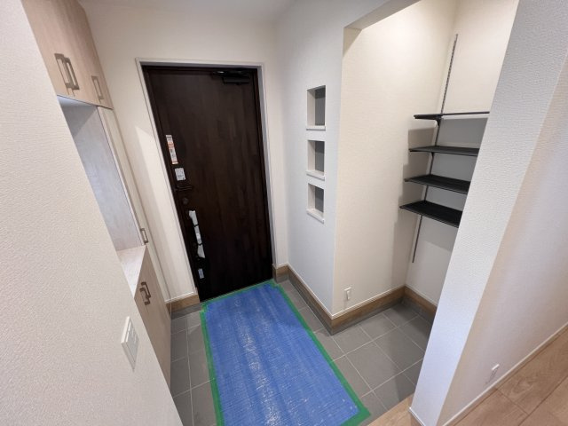 新築　高崎市吉井町長根3期　Blooming　Garden　１号棟の玄関|　シューズインクロークと下駄箱があり、かなりの収納量が期待できます！							
