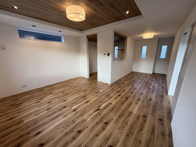 【居間・リビング】 | 沖縄市登川（全5棟）5号棟 | 5号棟　LDK19帖♪人気のリビング階段♪