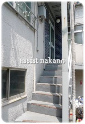 新東ハイツのエントランス