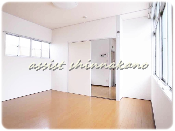 新東ハイツの居間・リビング