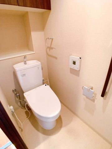 【トイレ】 | □■ライオンズ茅ヶ崎ザ・アイランズ Ⅰ街区■□ | トイレ背面にはカウンターが設けられ飾り棚としても利用できます！