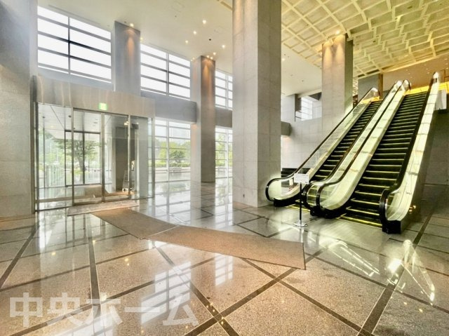 BrilliaMare有明TOWER&GARDENのエントランス|【エントランス】マンションのエントランスは、その物件の印象を決める、顔とも言える場所です。毎日通る場所ですからきれいなのが一番です。エントランス内はオートロックですので暮らしの安全も確保されています。