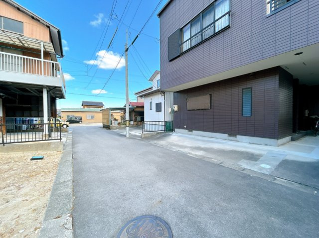 碧南市東山町４丁目の前面道路含む現地写真