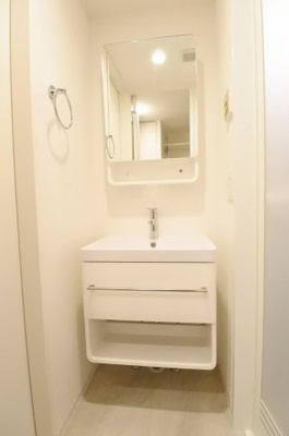 【独立洗面台】 | セレニテ中崎町リアン