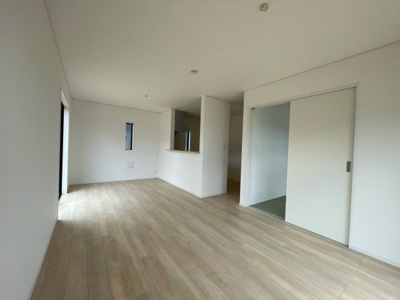 【居間・リビング】 | 亀山市羽若町《4号棟》