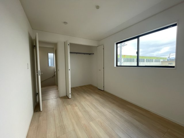 【洋室】 | 亀山市羽若町《4号棟》