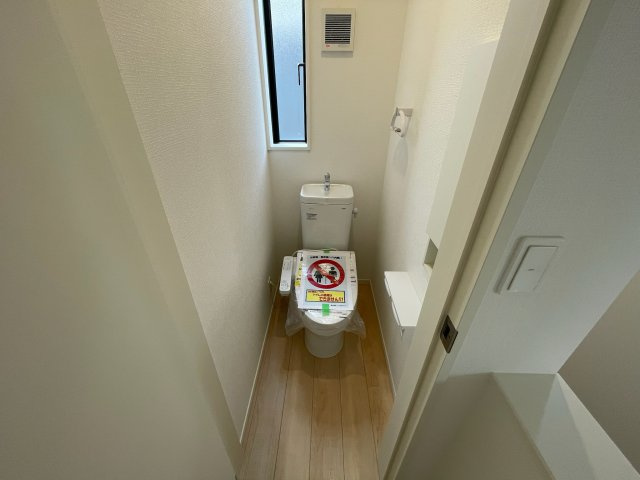 【トイレ】 | 亀山市羽若町《4号棟》 | 2階