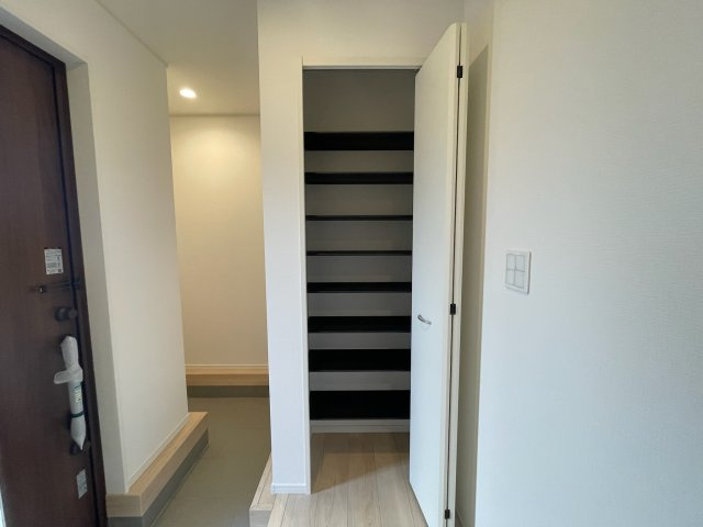 【収納】 | 亀山市羽若町《4号棟》 | 玄関収納