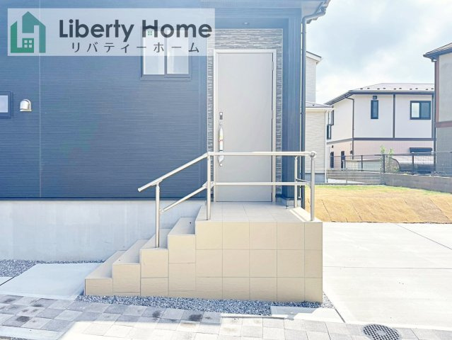 土浦市小岩田東２丁目6期　新築戸建　１号棟のエントランス