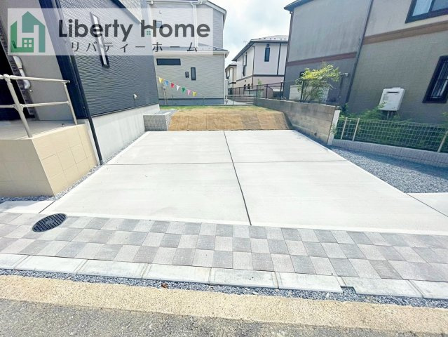 土浦市小岩田東２丁目6期　新築戸建　１号棟の駐車場