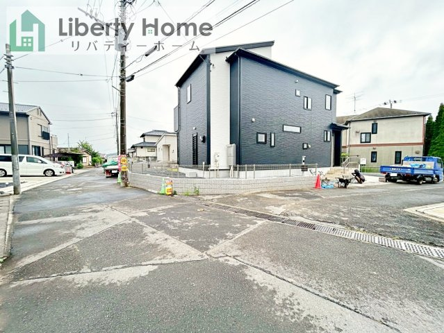 土浦市小岩田東２丁目6期　新築戸建　１号棟の前面道路含む現地写真