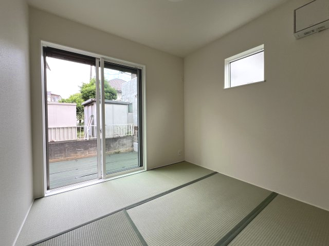 瑞穂町箱根ヶ崎　新築戸建全1棟の和室|5.0帖　和室はお子様の遊び場やお昼寝スペースに便利です☆