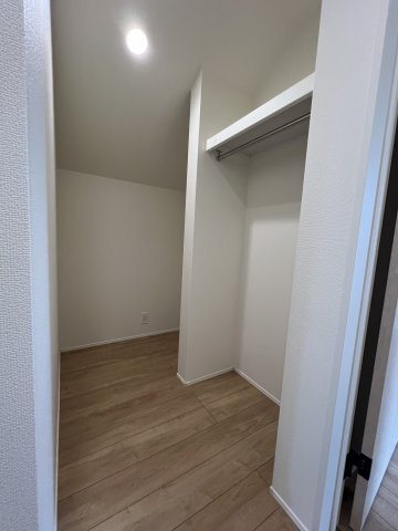 瑞穂町箱根ヶ崎　新築戸建全1棟の収納|【2階ホール】あると嬉しいファミリークローク付き！