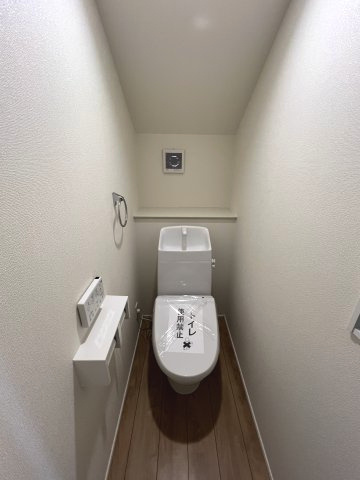 瑞穂町箱根ヶ崎　新築戸建全1棟のトイレ|2階温水シャワートイレ
