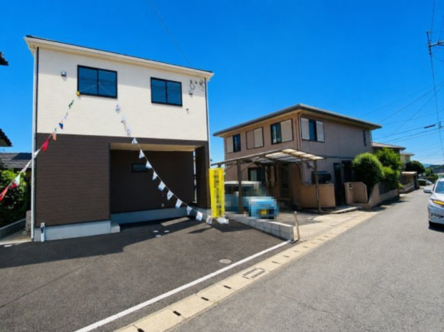 クレイドルガーデン／合志市須屋第１７／１号棟の前面道路含む現地写真
