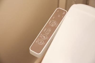 【トイレ】 | fika戸畑 | 座る瞬間から温かい暖房便座機能付きです。