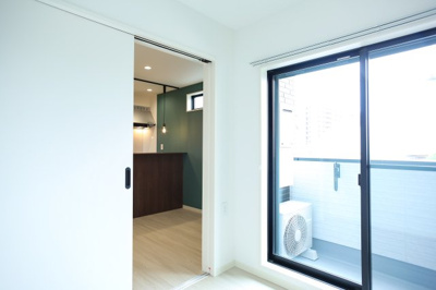 【寝室】 | fika戸畑 | ダイニングと寝室を分けて使える、暮らしやすい間取りです。