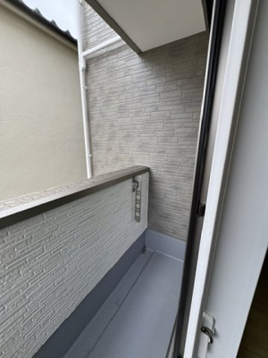 【バルコニー】 | 堺市西区北条町2丁　新築戸建 | 2階の南向きバルコニー！バルコニーが2ヶ所あるので、晴れた日にはたっぷりの洗濯物やお布団を干すことができます。