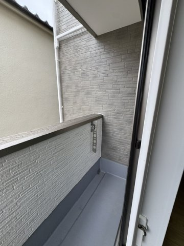 【バルコニー】 | 堺市西区北条町2丁　新築戸建 | 2階の南向きバルコニー！バルコニーが2ヶ所あるので、晴れた日にはたっぷりの洗濯物やお布団を干すことができます。