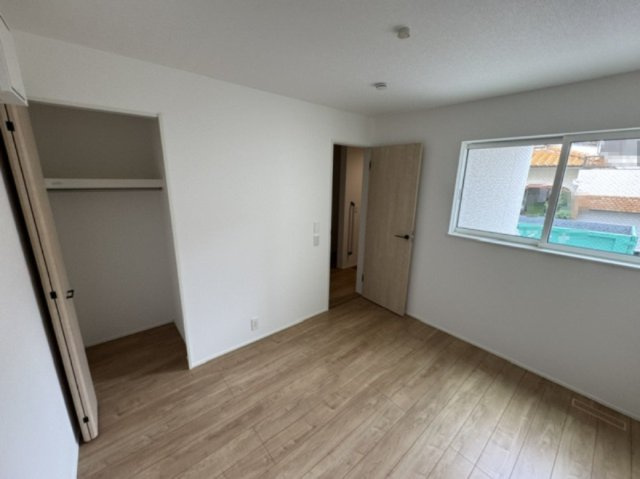 【収納】 | 堺市西区北条町2丁　新築戸建 | 5.2帖洋室のクローゼット！随所に収納が備わり、お部屋も広くスッキリ使える嬉しい設計です。