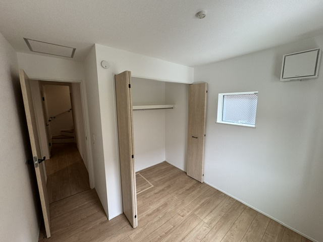 【収納】 | 堺市西区北条町2丁　新築戸建 | 4.2帖洋室のクローゼット！奥行きもあるので、収納ボックスをそのまま中へ入れることも可能です。