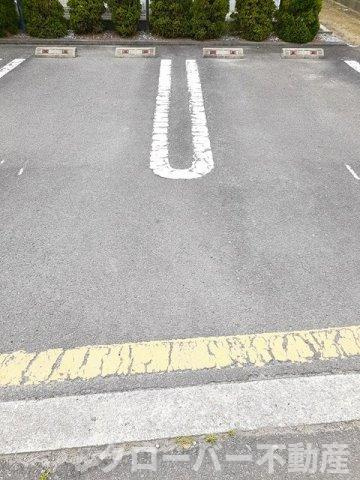 ヴィラ　エンゼルＣの駐車場