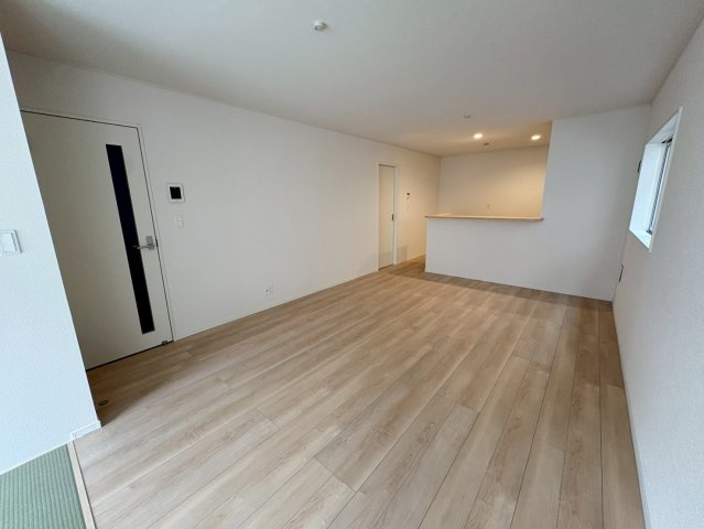 清水が丘1丁目  新築戸建ての居間・リビング|ゆったりとした居間です