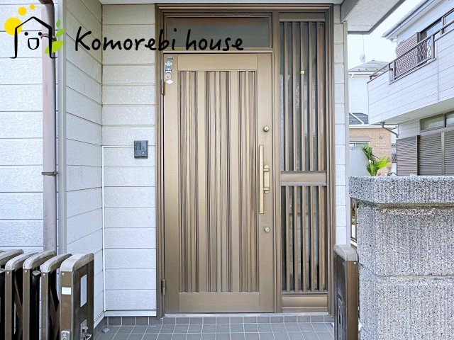 北本市中丸　中古戸建の玄関|明るい玄関です