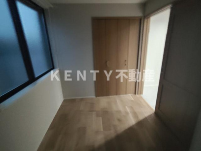 【洋室】 | ＷｏｏｄＣｒｅｓｔ大井Ｒｅｓｉｄｅｎｃｅ | 落ち着いた色調の洋室です