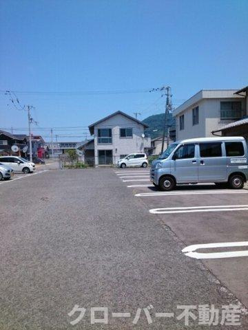 エルディム天野Ⅱの駐車場