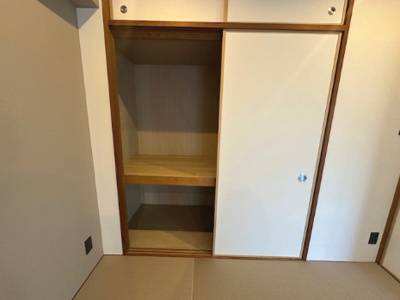 【収納】 | セントラルパレス東豊中 | 来客時の寝具や座布団の収納にも嬉しい和室6.0帖の押入。下の段はお子様も使いやすく、おもちゃ収納にもOK！