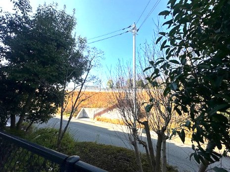 【展望】 | セントラルパレス東豊中 | 自然豊かな周辺環境！外の空気を吸ってホッと一息、日々の疲れもリフレッシュできそうですね。ぜひ一度、現地をご覧ください。