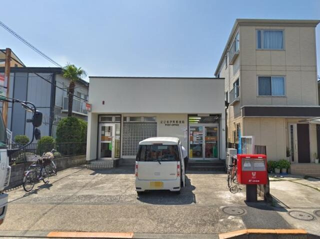 足立東伊興郵便局まで283m