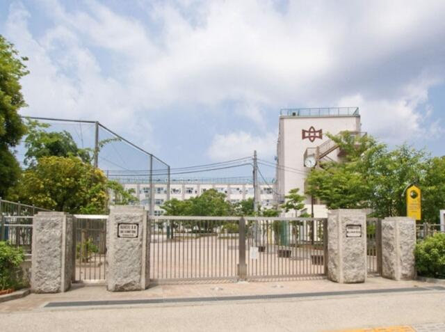 足立区立　第十四中学校まで798m