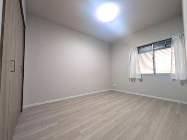 リーデンススクエア宝塚リバージュの洋室|洋室約6.7帖のお部屋です
クローゼットもあり、お部屋がすっきりします