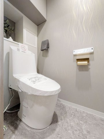 リーデンススクエア宝塚リバージュのトイレ|トイレには収納も多く便利です