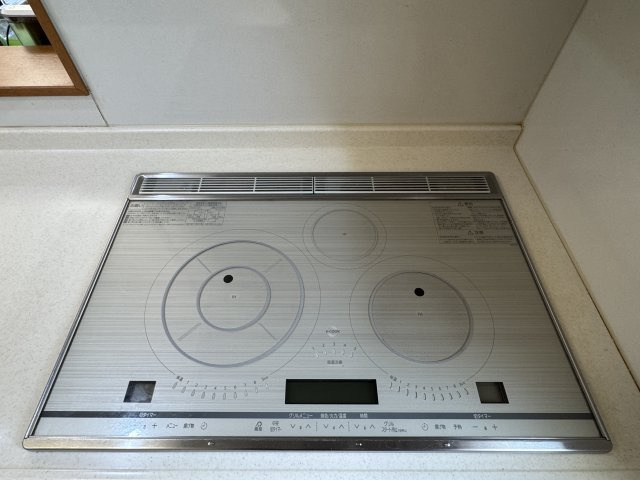 中央区桜台二丁目の発電・温水設備|使いやすい3つ口コンロ！IHクッキングヒーターはお手入れも楽々！　