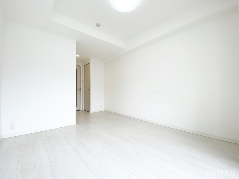 S-RESIDENCE王子eastの寝室|別角度から見た8.3帖のリビングです☆