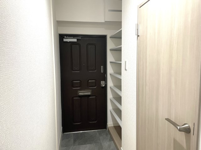 第三住吉ハイツの玄関|シューズボックス付きなので付きなので玄関をきれいに保てます☆靴が多い方も収納場所には困りません☆

