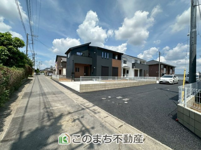 LiveleGarden.S上三川町上三川第10の前面道路含む現地写真|前面道路は交通量が少なく、運転が苦手な方でも落ち着いて出し入れ出来ます☆
