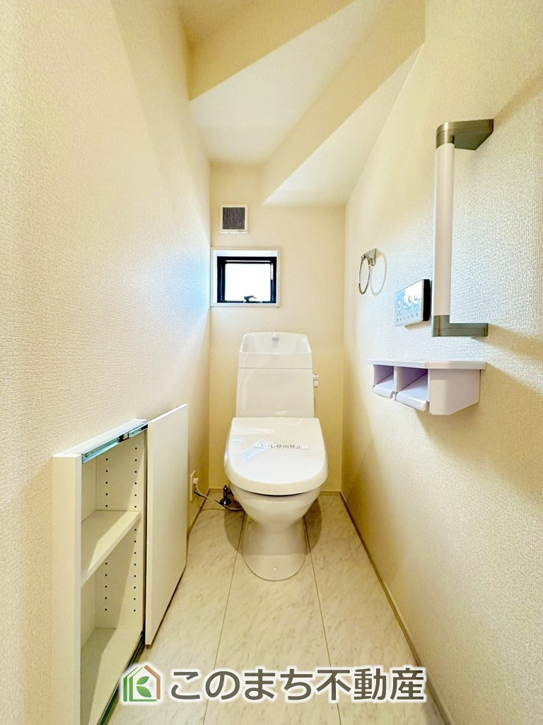 LiveleGarden.S上三川町上三川第10のトイレ|小窓から換気ができて清潔なトイレスペース☆温水洗浄便座搭載です！
