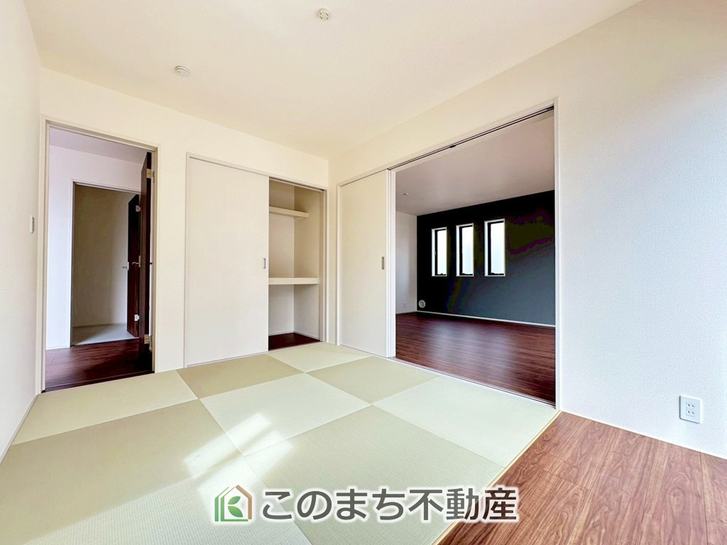 LiveleGarden.S上三川町上三川第10の和室|LDKに隣接しており、シーンに合わせて一体利用も可能です♪お子様のお昼寝スペースやプレイルーム・家事室・客間など、多目的にお使いいただけます。
