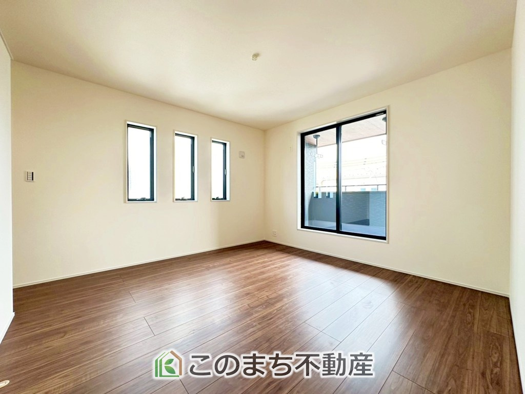 LiveleGarden.S上三川町上三川第10の洋室|採光も確保されたお部屋です。大きいベッドを置いても余裕のあるゆとり空間。
