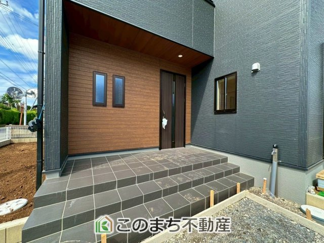 LiveleGarden.S上三川町上三川第10の玄関|玄関周りは家の顔！スタイリッシュな玄関が特徴です！
