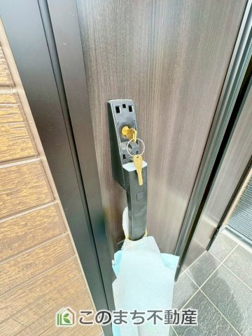 LiveleGarden.S上三川町上三川第10の設備|玄関のカギはワンタッチでダブルロックが可能なカードキーを採用しております☆
